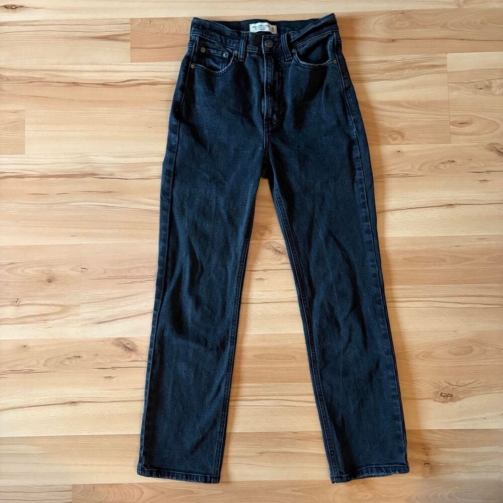 Abercrombie & Fitch Black Ankle Straight Ultra High-Rise Jeans size 00